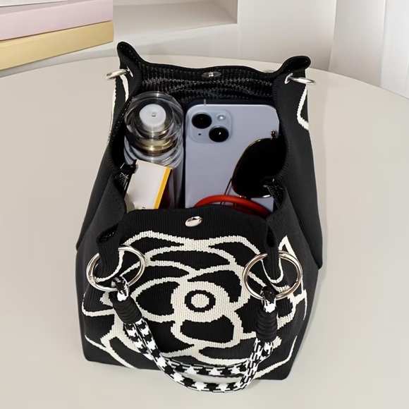 Chic White Floral bag have in white and another listing in black - Picture 7 of 10